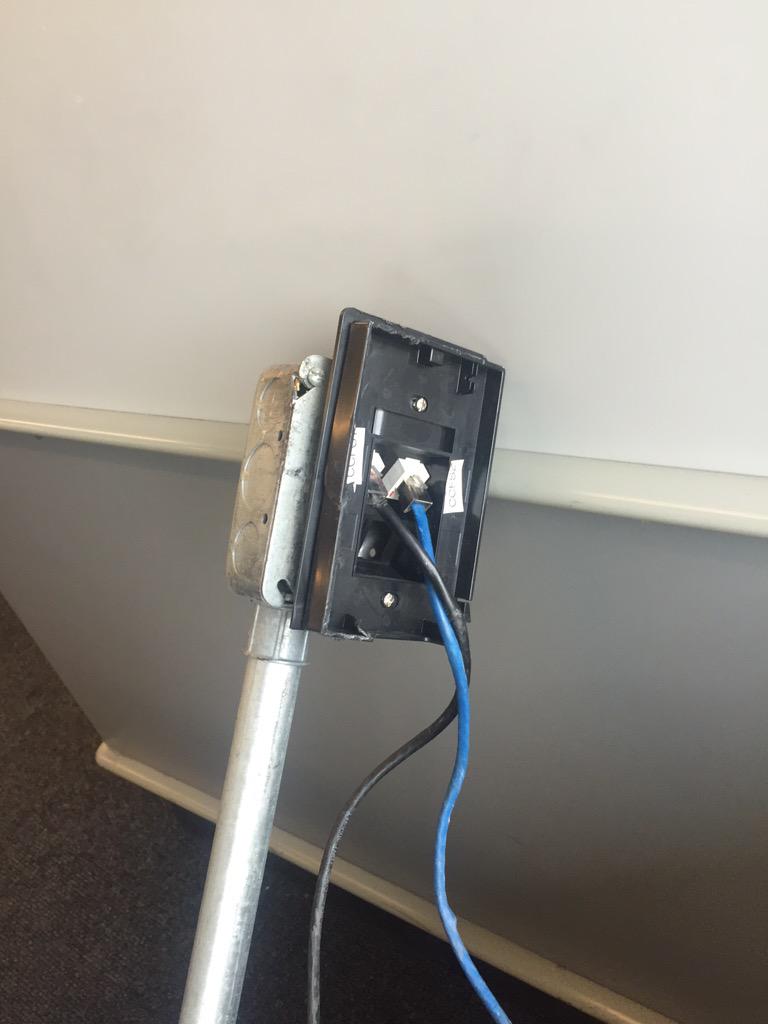 MaxwellTurf's tweet image. @Staples this could be part of your problem #faultywiring #outofdatesoftware #horrible #poorlyruncompany