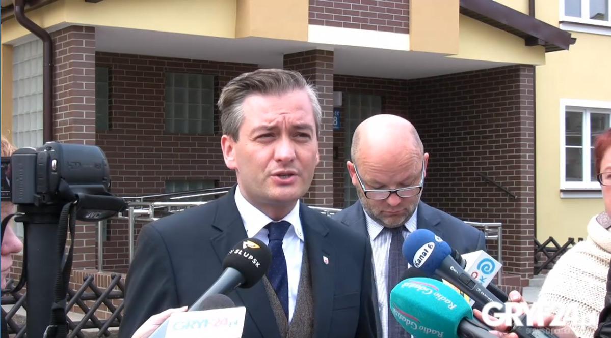 GRYF24's tweet photo. @RobertBiedron ma plan na rozwój centrum #Slupsk - ma być jak w #Lodz i inne sprawy miasta http://t.co/Oxwn0KV0zE http://t.co/K1Gh84IBko