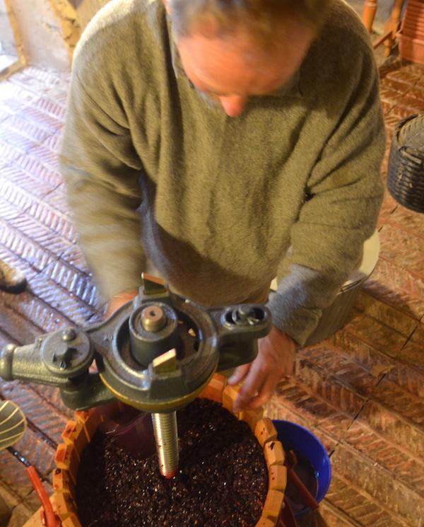 ColdiLavacchio's tweet photo. Busy evening on Sunday winemaking: patience, and time, will bring the transformation into Lavacchio's 2015 vintage! http://t.co/70QoLyKejF