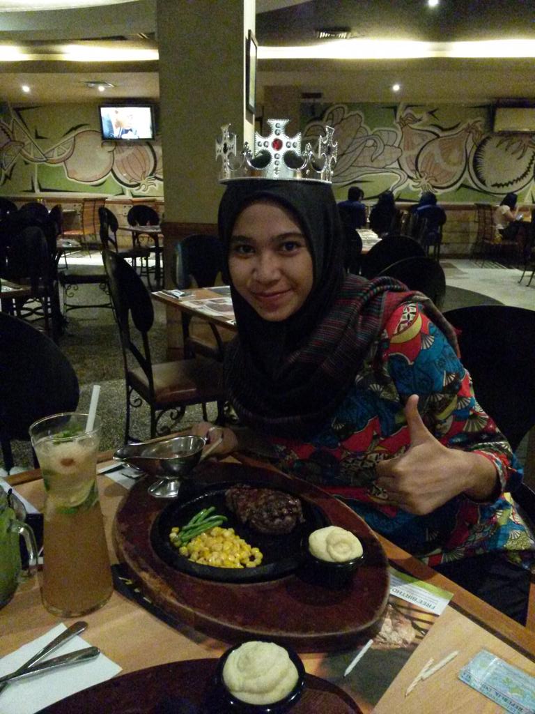 fildzahoct's tweet photo. Berkah ulang tahun dapet free di @Tamani_Cafe 😍😍👑👑 http://t.co/u6CoSFLwLF