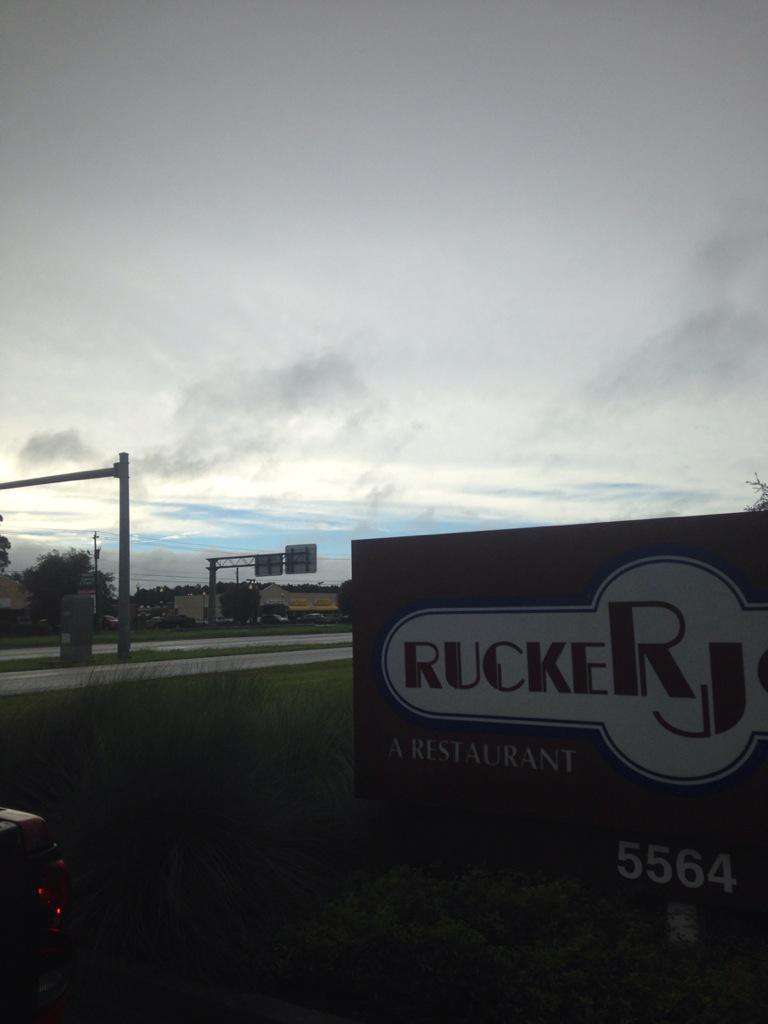 RuckerJohnsILM's tweet photo. Blue skies#ilm http://t.co/ZvuruxPVrR