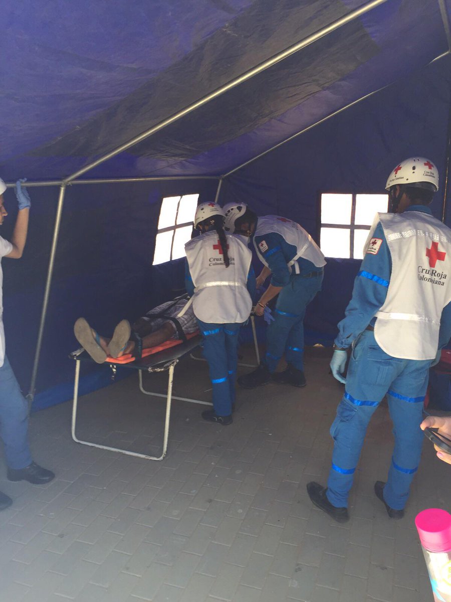 CruzRojaCesarOF's tweet photo. Nuestra participación ayer en el 👉Simulacro nacional de evacuación👈 @CruzRojaCesarOF siempre listos para servir. http://t.co/an17ktcRDo