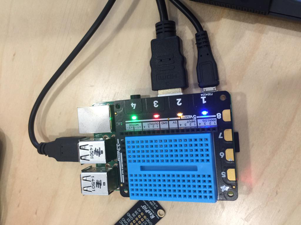 lookwhatjendid's tweet image. I made a #cvc robot using #idle3 @Raspberry_Pi and an #explorerhat  !The starting sound rotates for pupils to read🍓