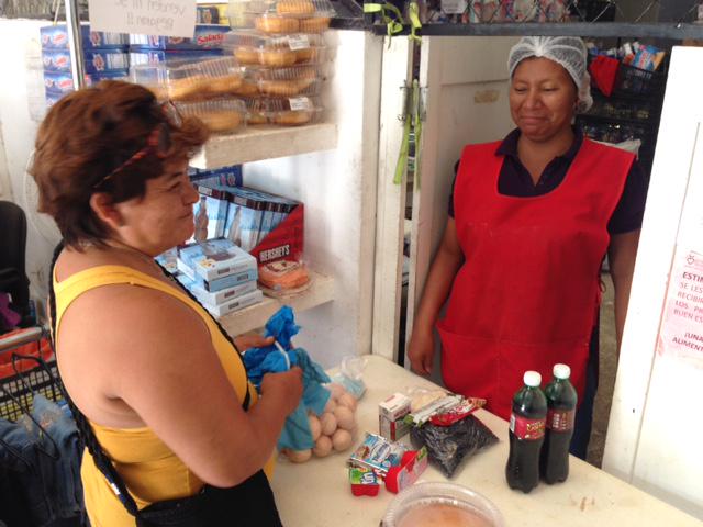 BACAMPECHE1's tweet photo. Compartimos el entusiasmo de nuestros beneficiarios al recibir su paquete.  ¡Gracias por apoyar! http://t.co/yeczrDLNsm