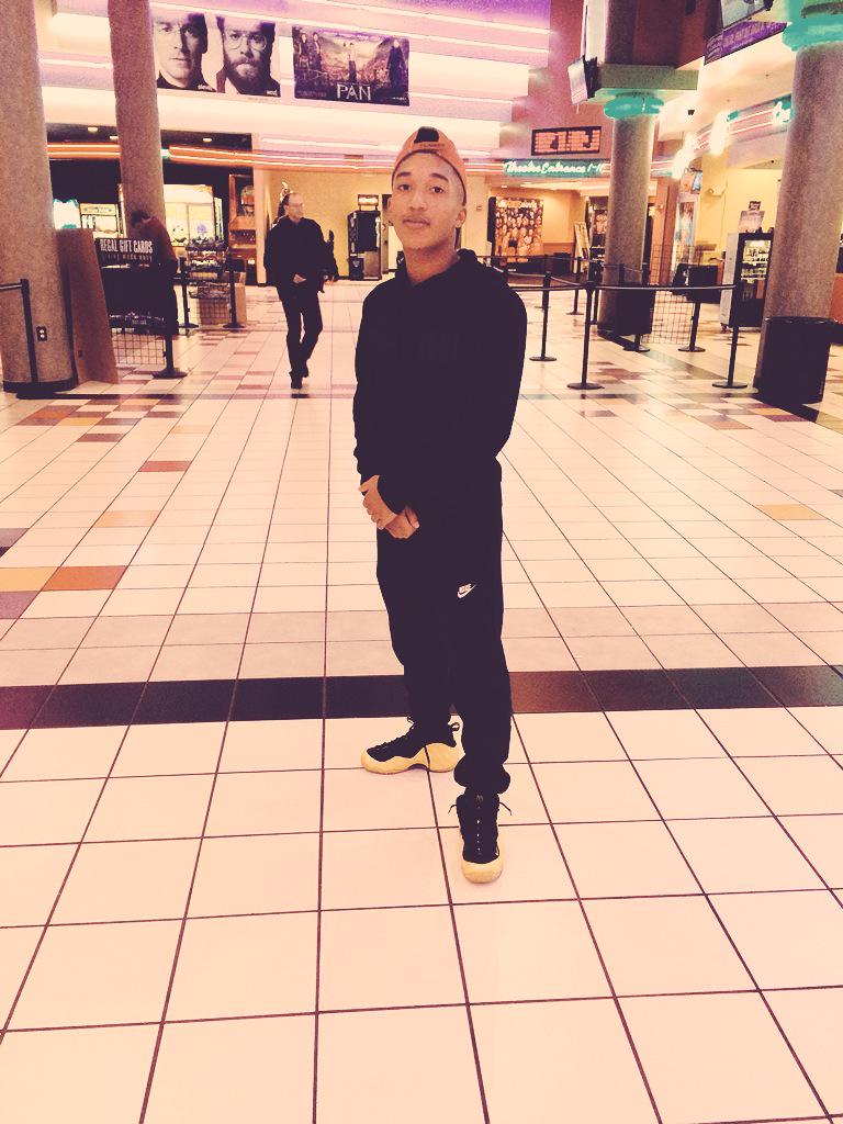 Abucks11's tweet photo. Check My Fit..😎 http://t.co/9pDWmdaYoF