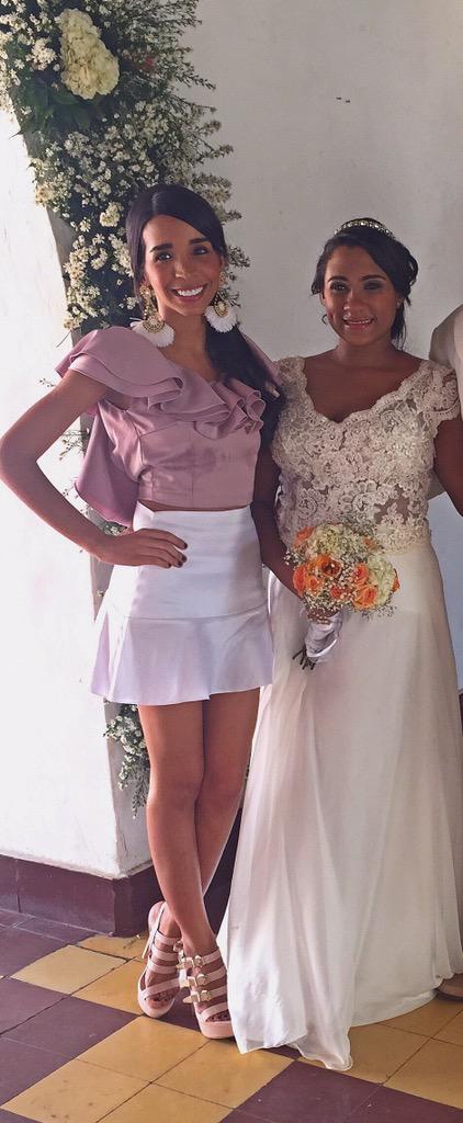 MariAlejandraDD's tweet photo. HBD a la otra hermana q la vida me regalo, ya conoces mis deseos. Los ❤️ por siempre @ANAISABELURBINA #mialejandro💘 http://t.co/lWO7vaza3w