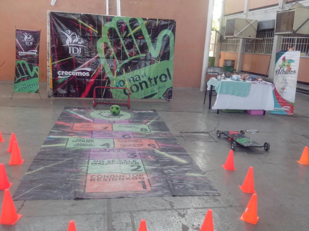 lupis251188's tweet photo. Todo listo para trabajar los programas #tomaelcontrol y #3E en la sec.Rafael Ramirez del municipio de Lerdo http://t.co/jDO6b2nx68