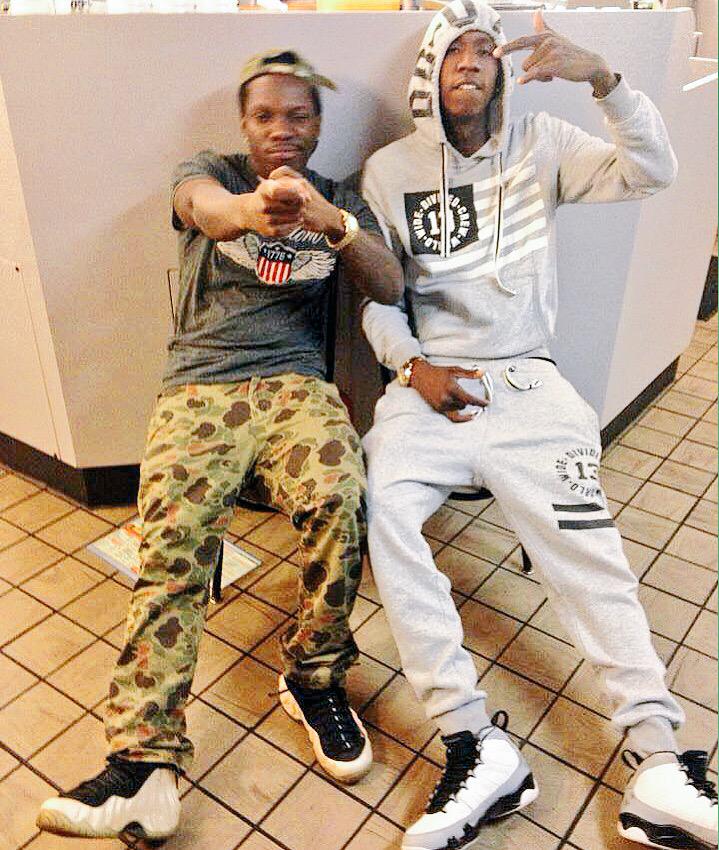 TheBlueTape4's tweet photo. Me n the cuz squeeze http://t.co/7iTplG2dNj