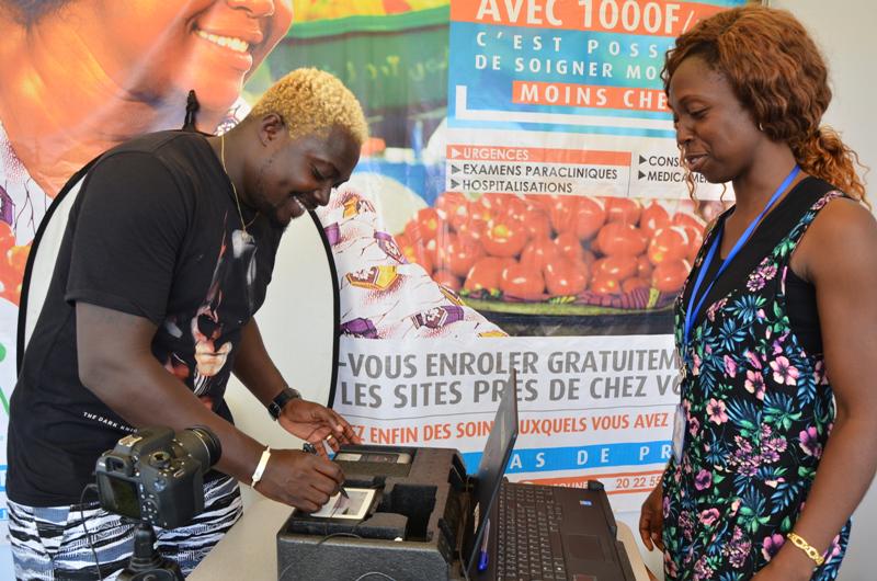 IpsCnam's tweet photo. #CnamInfos @ShadoChris et @Mulukuku09 se sont faits enrôlés à la #cmu lors de la 2ème édition du #SPE2015 #Kpakpatoya http://t.co/jFtHaU67B1