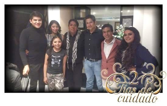 jerryreza's tweet photo. Fue una gran noche!!! 2 tías  de cuidado vienen con todo!! #decuidado #teatro #estreno #2tias http://t.co/2BrOEbIVgY