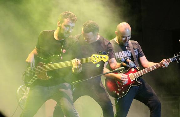 LAS PROVINCIAS (@lasprovincias) on Twitter photo El grupo <a href="/SSocialOficial/">Seguridad Social</a>, cabeza de cartel en el II Festival Solidario Casa Ronald Valencia lasprovincias.es/culturas/20151… El grupo <a href="/SSocialOficial/">Seguridad Social</a>, cabeza de cartel en el II Festival Solidario Casa Ronald Valencia lasprovincias.es/culturas/20151…