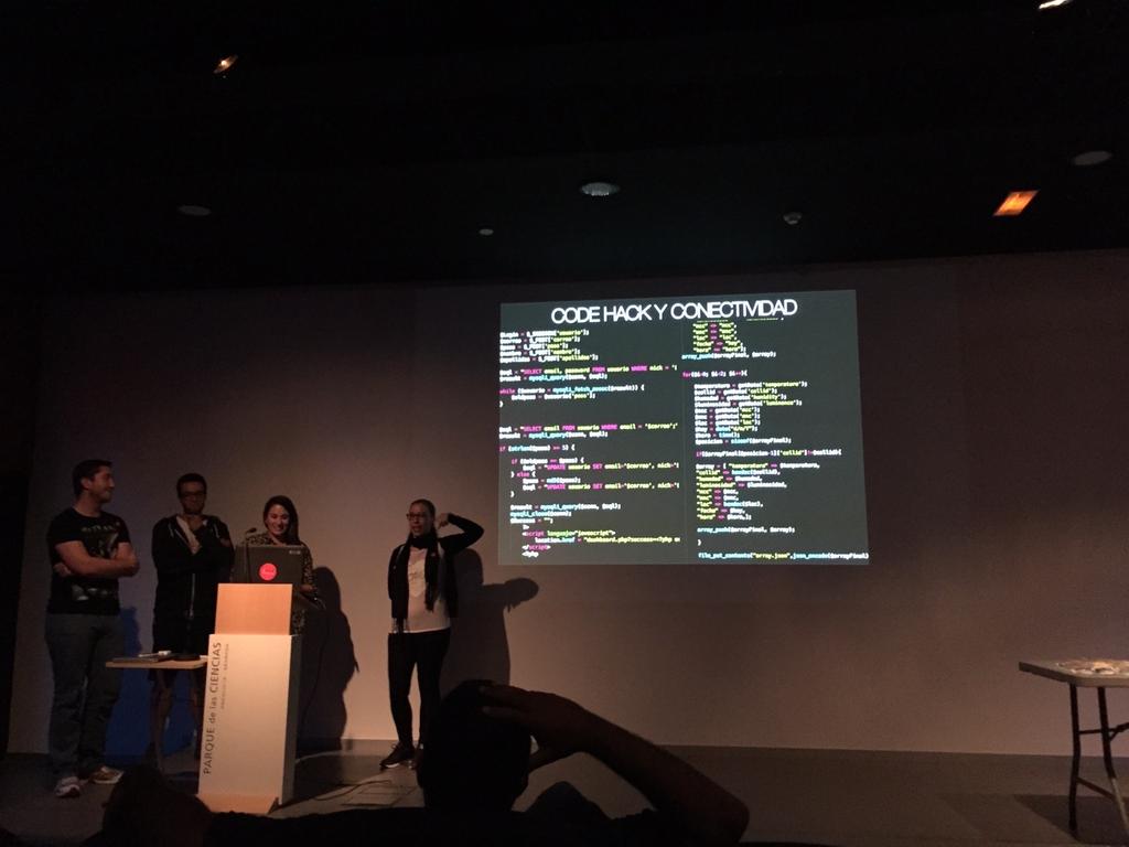 carmen_romerom's tweet photo. Presentación de los proyectos #HackathonGranada #somoscapacesdetodo http://t.co/LHYmh8mxpF
