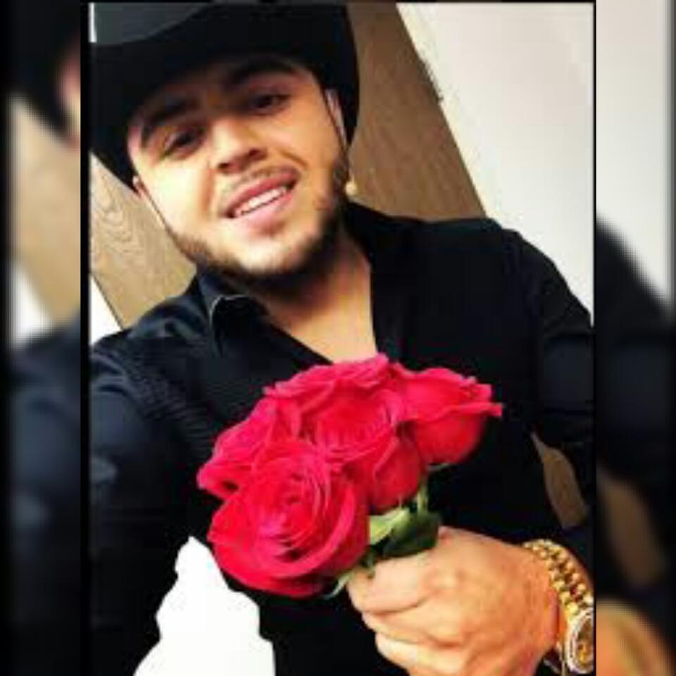 sam2509's tweet photo. Feliz cumpleaños a mí amor @gerardoortiznet 💜
Lo amo tanto💜😍😘 te deseo un lindo día 💑👏 felicidades http://t.co/xWCpSmIJvd