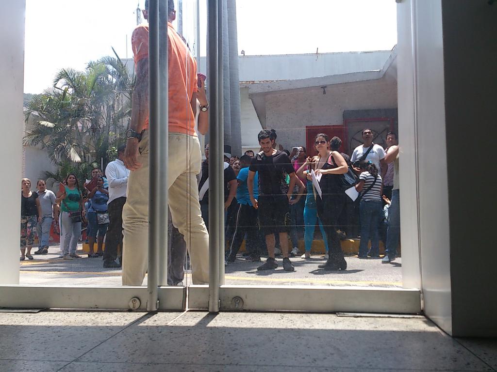 HOROJO23's tweet photo. #ESTAFACONVIASA @CNNEE. Conviasa elimina los pasajes comprados a buenos aires y no nos dan respuesta http://t.co/z9K2fdZEBI