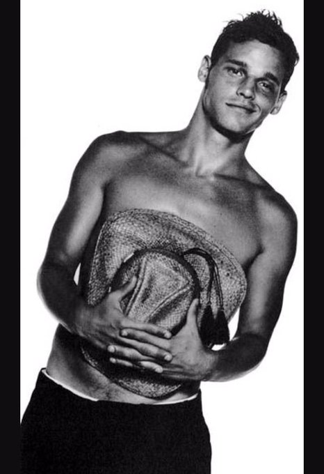 Recuerdan los primeros años como modelo de Justin Chambers