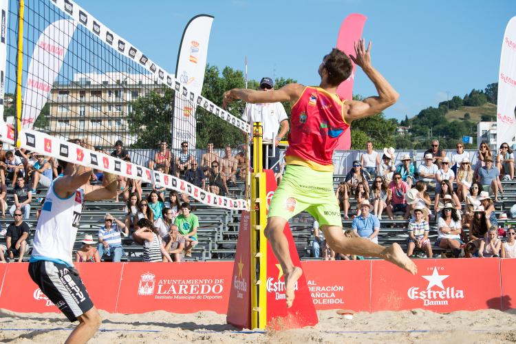 BeachVolleyMAD's tweet photo. En Youtube ya disponemos del vídeo con el resumen del #MBVT2015 ¡No te lo pierdas! http://t.co/WMRYx1veV2 http://t.co/GeFuDurzgm