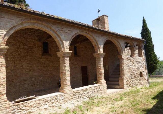 FabiDiDo5's tweet photo. Chiesa di S. Massimo in Varano – Torano Nuovo (TE) - @movingte #abruzzoteramano #virate http://t.co/I3uyF8JAw1