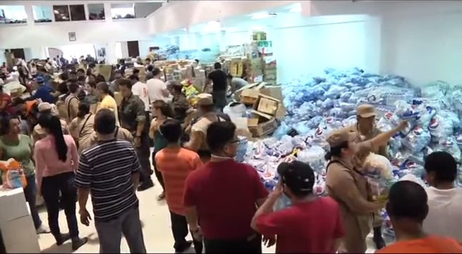 Guatevision_tv's tweet photo. [URGENTE] Se necesita donativos de hielo http://t.co/7JYxEFz4Rh http://t.co/zXStiqeL5f