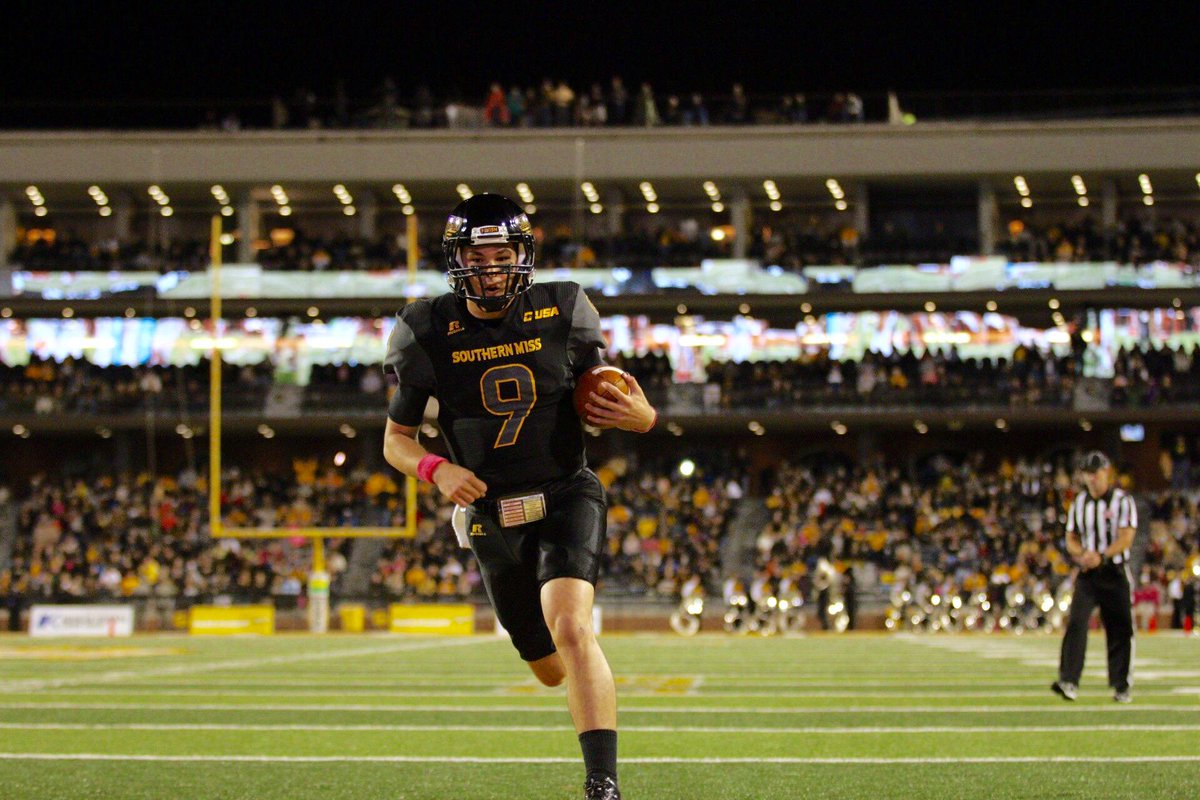 SouthernMissPix's tweet photo. HUGE WIN at #TheRock on Saturdays! Proud of our guys. #SMTTT http://t.co/kBgBVWJrbO