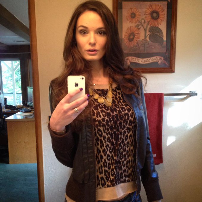 Sweater AND jacket weather already! #lovingfall http://t.co/Vb0SNtOa2v<a href="/tag/lovingfall"class="tags">#lovingfall</a>