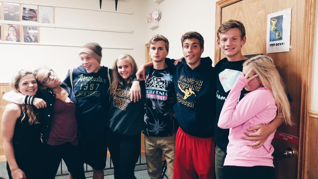 lilemyxrose's tweet photo. I think I got lucky ending up with friends like these #bombassnight http://t.co/xtRqKnyCkh