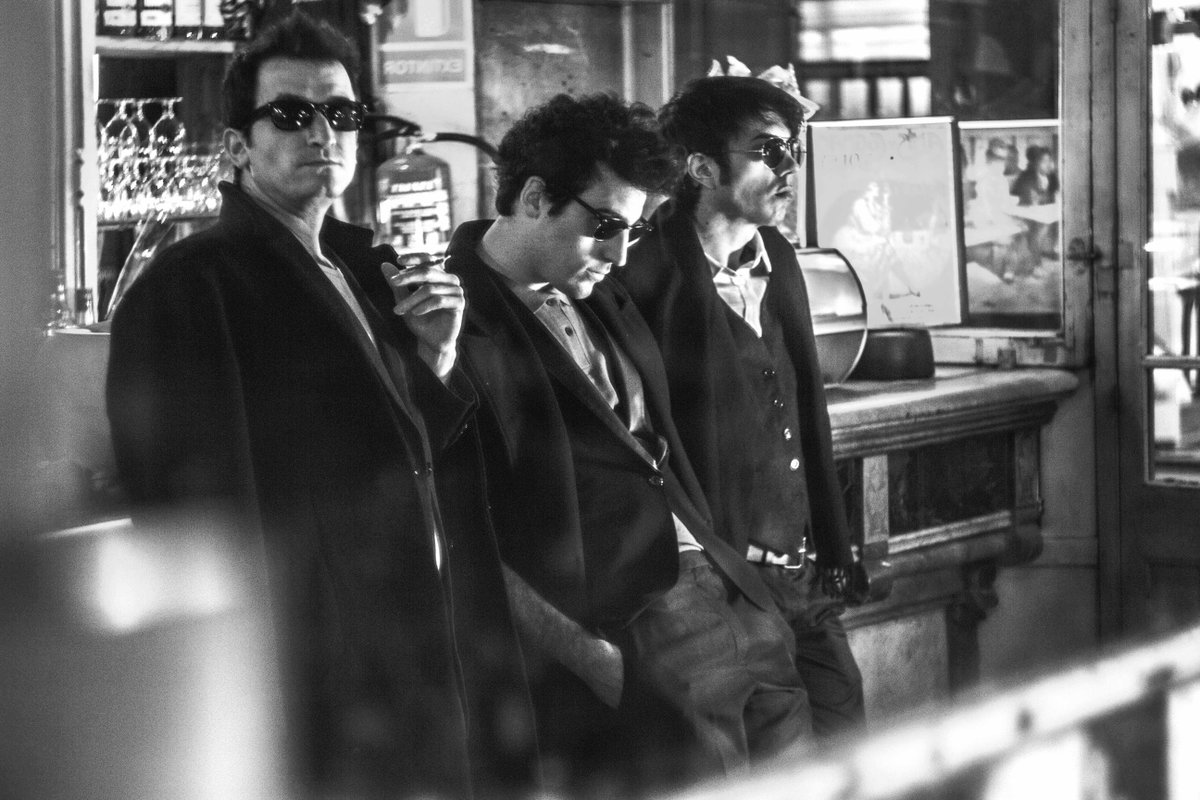 ÚLTIMES FUNCIONS! #LaRevoltaDelsÀngels inaugura el cicle #OffSide. Tres artistes en el seu últim acte de rebel·lia.