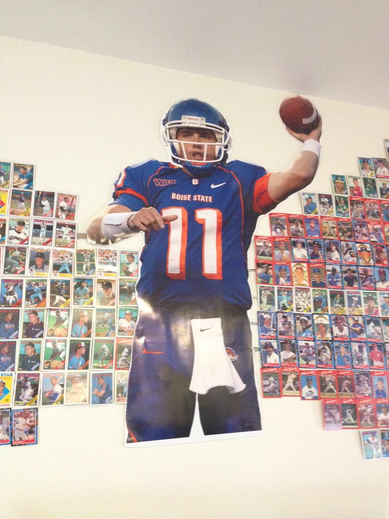MCast_25's tweet photo. @KellenMoore_11 Legends Never Die #Winner #LetHimPlay http://t.co/B8bmvWLqa9