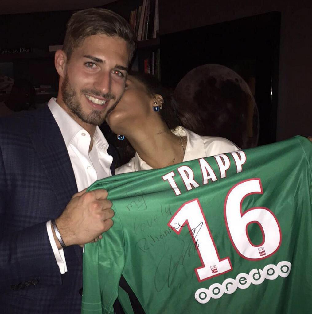 Footballogue's tweet photo. [#L1] Rihanna a tenu à féliciter Kevin Trapp hier soir après son match ! http://t.co/Gs5zKT7WUP