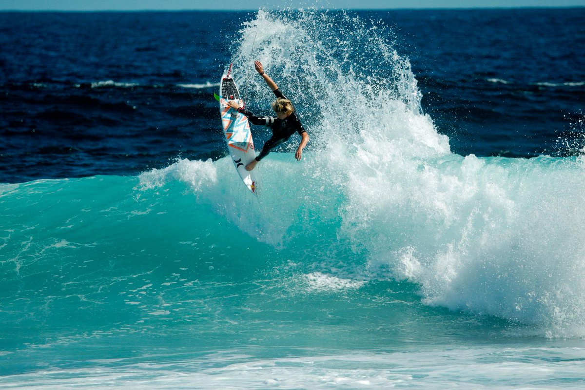 NeffHeadwear's tweet photo. Congrats @koloheandino on winning the #AllianzBillabongProCascais in Portugal this weekend! #NeffSurf http://t.co/oKoSqjEbHn