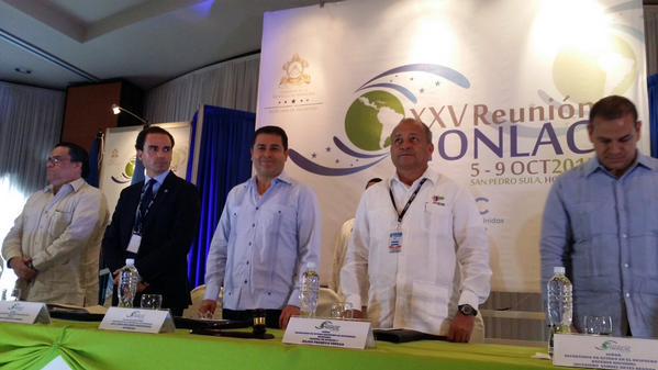GiganteAzulHn's tweet photo. @JuanOrlandoH participa XXV reunión de combate al tráfico de drogas en América Latina y el Caribe #ONLAC http://t.co/OzQDlUBkKe