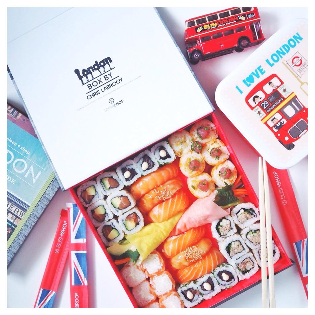 Tokyobanhbao's tweet photo. Raccord avec la météo ☔️: Ce soir c'est #LondonBox pour 2! 🇬🇧🍣👫 #RockNRolls @SushiShopEU https://t.co/a1QEBjTEdh http://t.co/8uF8u9rzsV