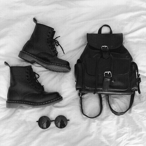 relativelyteen's tweet photo. Fashion tip: wear black on Mondays so you're ready for the funeral of your weekend happiness http://t.co/V2YSwisDDo