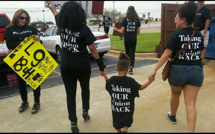 kimijtoo's tweet photo. Awesome 3 generations working to #TakeBackOurUnion #TakingOurUnionBack #TakingBackOurUnion THIS is unity! @APFAUnity http://t.co/tNMrhUMA5C