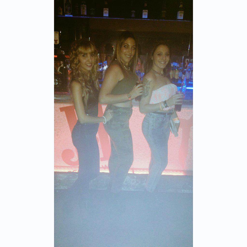 SandrytaJimenez's tweet photo. Pinsesas 😍👑👭👭 http://t.co/uNj8eHIPwB