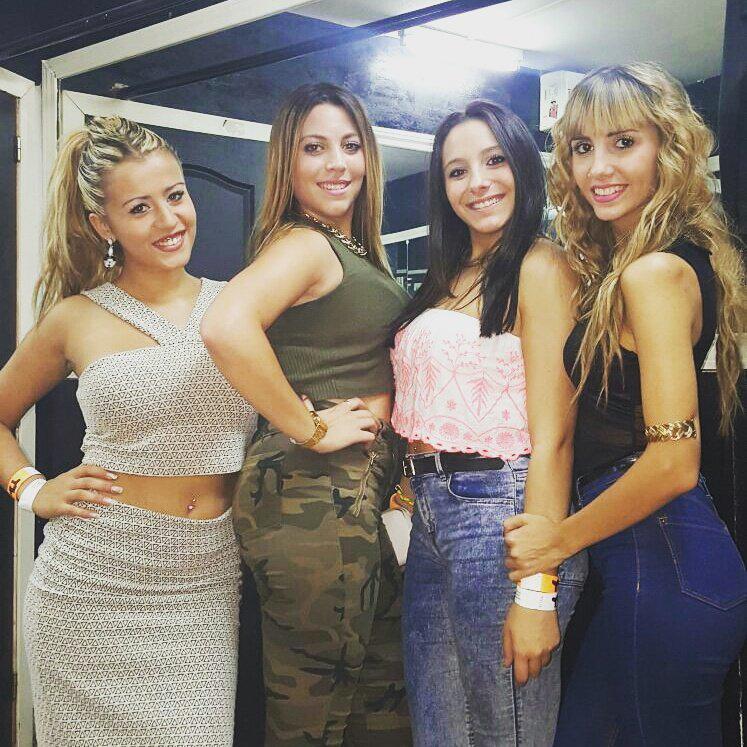 SandrytaJimenez's tweet photo. Pinsesas 😍👑👭👭 http://t.co/uNj8eHIPwB