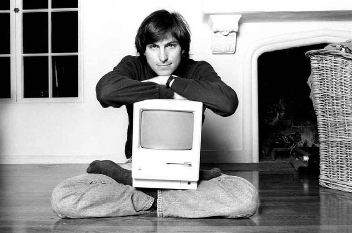 🍎 RIP Steve Jobs 🍏
🌎 Retweet if you miss Steve 📱