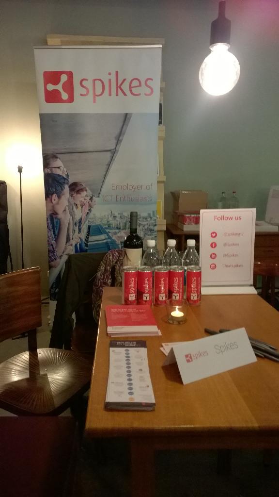 Mceev11's tweet photo. .@spikesnv is klaar voor een speeddate-avondje #imbit @UniversiteitAntwerpen http://t.co/HnVmO1gfas