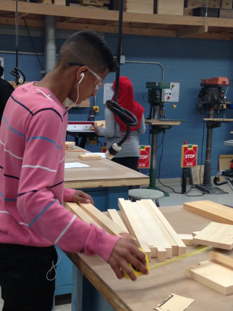 kathy_aylsworth's tweet photo. Construction class is a busy place! @RickHansenPDSB @PeelSchools #Trades In Schools #tech http://t.co/VSe9tqZryt