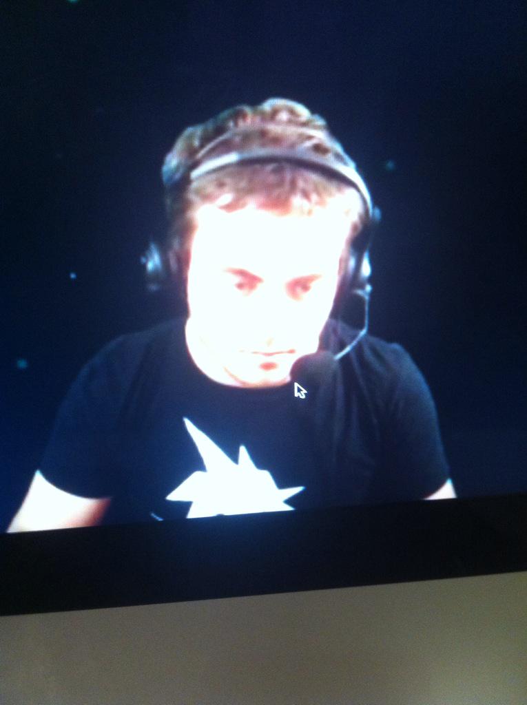 DuezTom's tweet photo. @ZeratoRSC2  tes chaud et consentrer mdrrr 👌 #teamtard go aller sur le live http://t.co/6yo4Karchi
