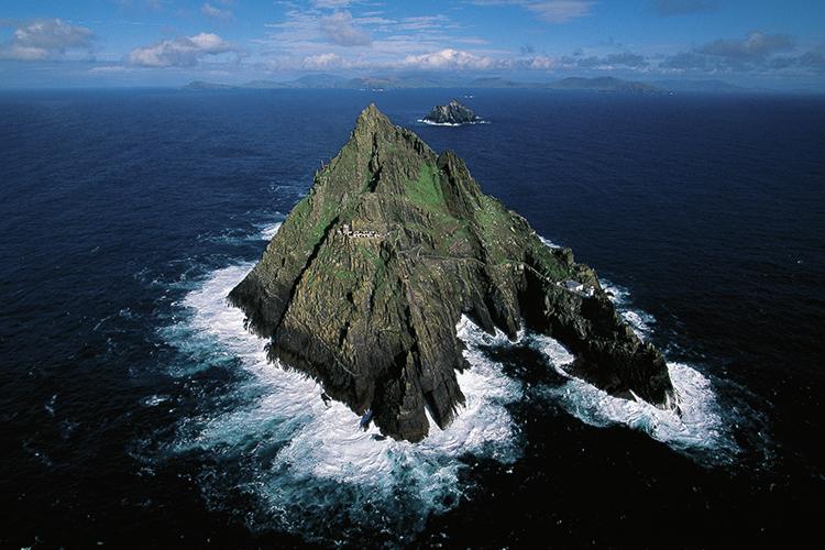 Seeking solitude in the #Skelligs bit.ly/1Y8uZbc by <a href="/jameskay123/">James Kay</a> #lp #travel #Ireland