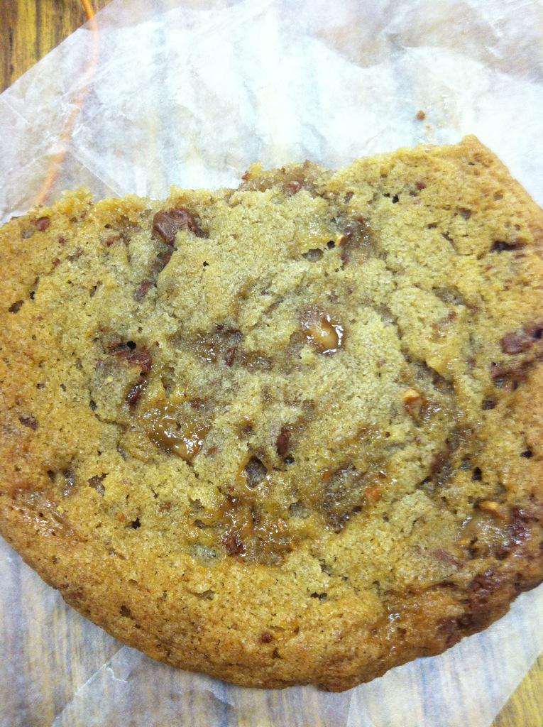 lezzie_eddie's tweet photo. The only thing standing between me and a sweet volcano of rage #toffeecookie #sufferingfools http://t.co/qmBnSzNm82