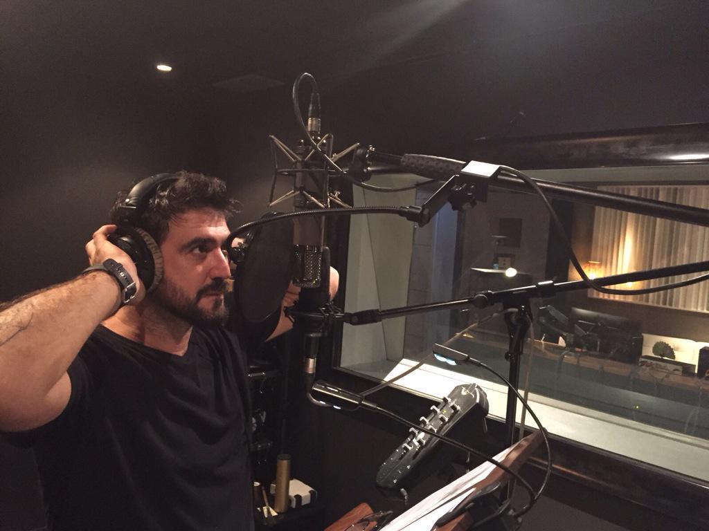 antoniorozco's tweet photo. #Destino está llegando, ya casi se puede tocar...días encerrado en el estudio pero con vosotros estoy #SiempreCerca http://t.co/sPXYJSyIti