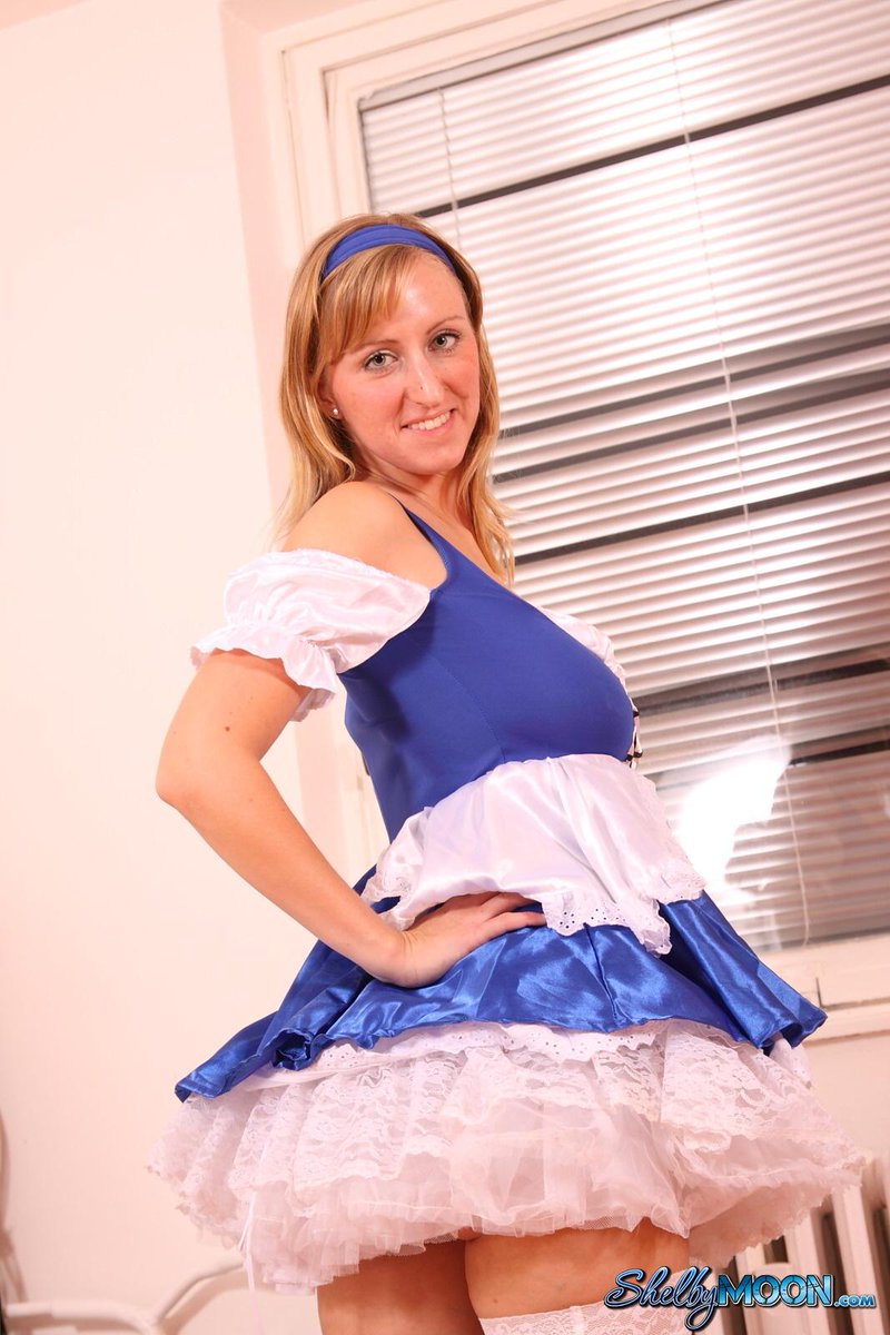 ShelbyMoon2's tweet photo. My hot adaptation of Alice in the wonderland! http://t.co/ELDugocAjX http://t.co/mB0X2httSp