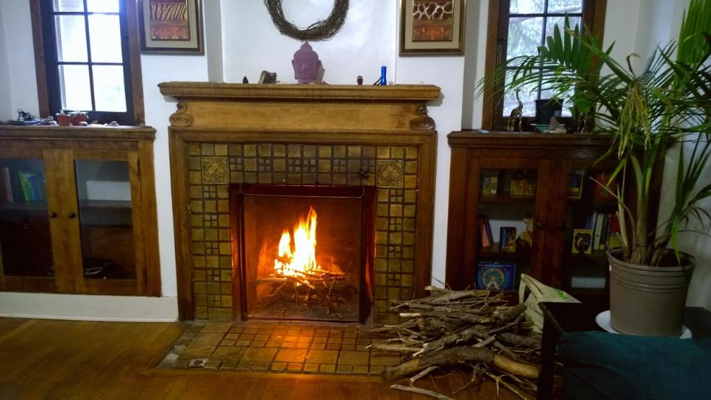 thirdeye_indigo's tweet photo. In love with my home. Enjoying a nice fall evening next to the fire. 🔥 http://t.co/qXToG4SZEf