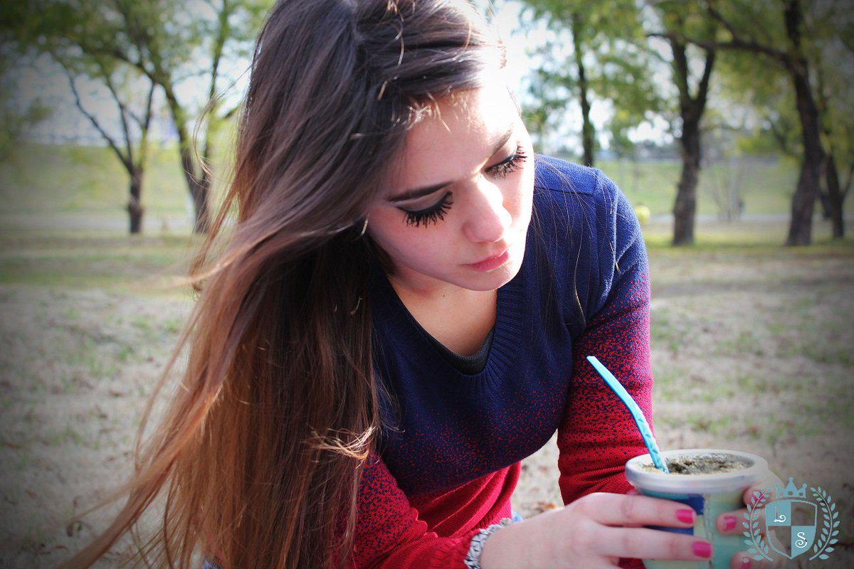 leosalvaneschi's tweet photo. @Camielizab boooeeenaaaa! BASTA DEJA DE MENTIR. La chica de la foto es PERFECTA #SheLookSoPerfect 😍😍 http://t.co/NDEEfKQ4R5