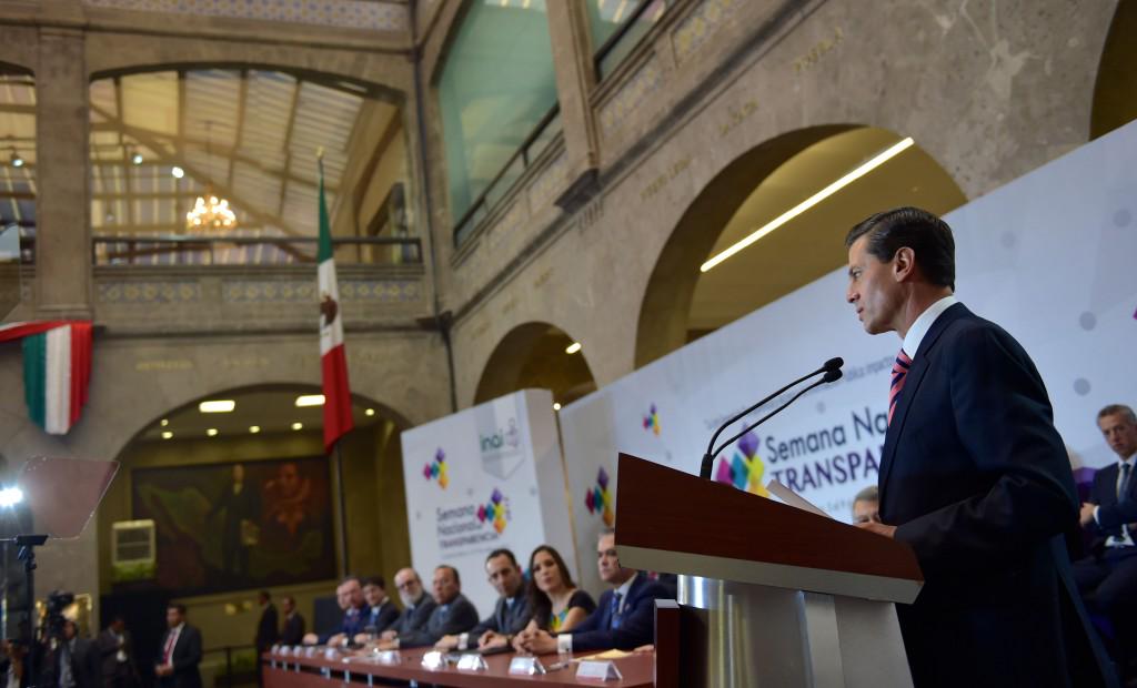 No pueden permitirse gobiernos cerrados y autoritarios: EPN - CQl5s4mU8AA4RpT