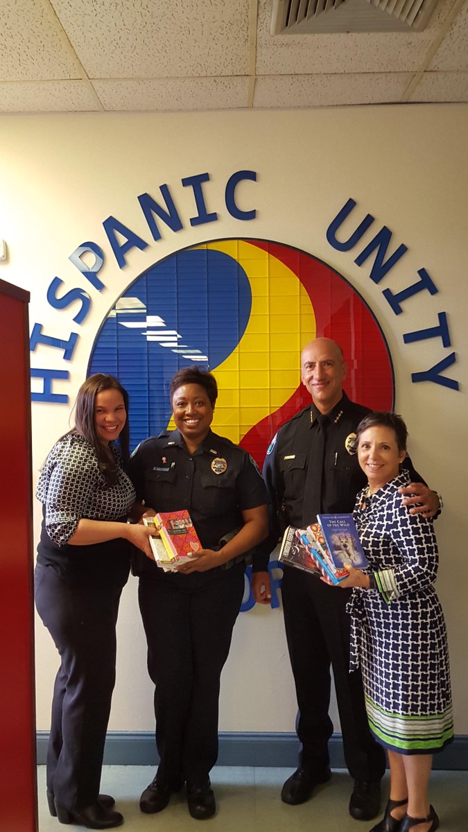 HollywoodFLPD's tweet image. Our very own Chief Sanchez delivered books and school supplies to #HispanicUnity today. #payitforward #books