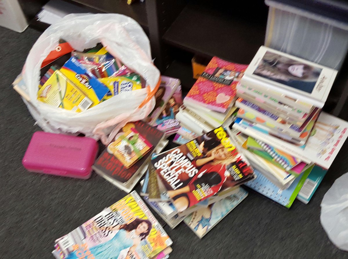 HollywoodFLPD's tweet image. Our very own Chief Sanchez delivered books and school supplies to #HispanicUnity today. #payitforward #books