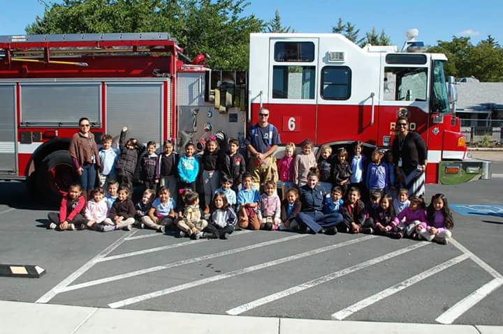 SaraNHHolm's tweet image. #celebratemonday with these fun pictures of #srstem 1st graders on a #stem walking trip to investigate light &amp;amp; sound