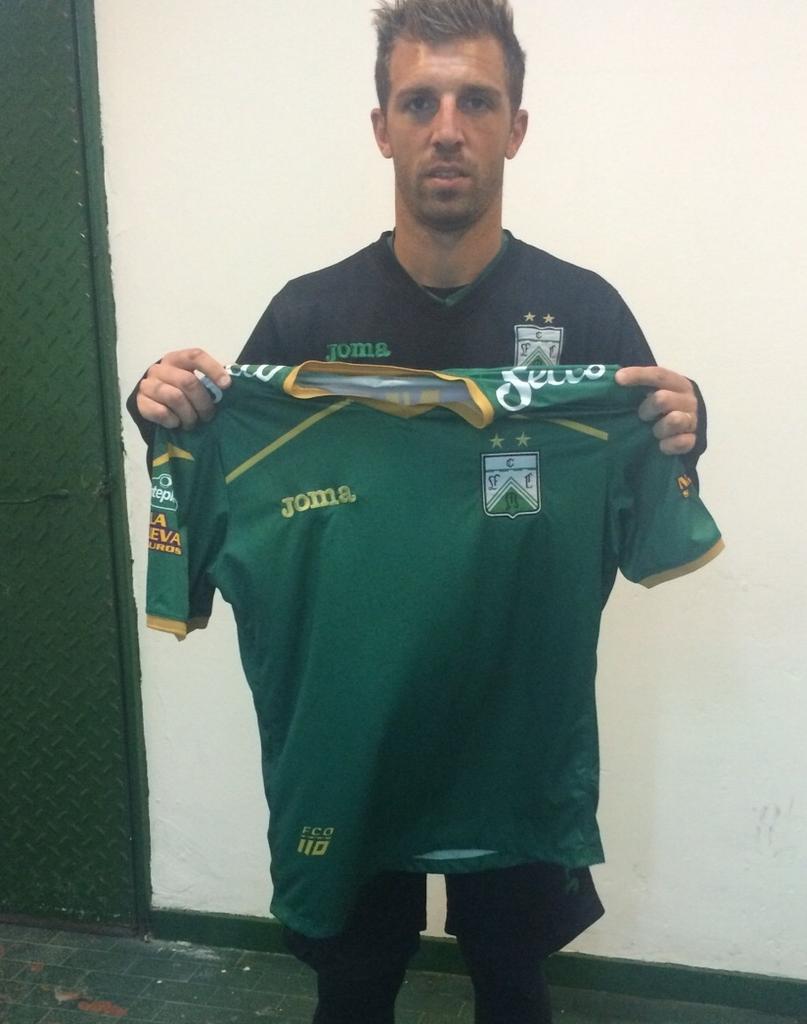 verdeyotesigo's tweet photo. Miércoles a las 19 en nuestro programa sorteamos la de @pablofrontini firmada!
Seguinos!
Dale RT!
Participás!
#Ferro http://t.co/cqV1PpjOX0